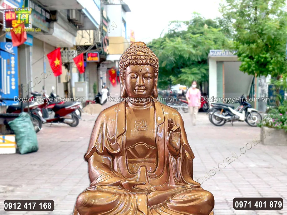 Gương mặt Ng&agrave;i được chạm khắc tr&ograve;n đầy, ph&uacute;c hậu